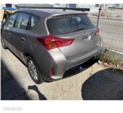 Toyota Auris 1.4 D-4D Comfort - 2