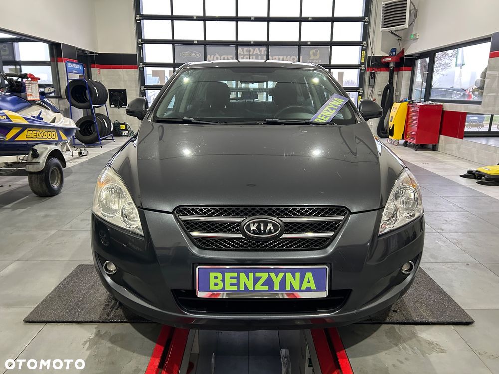 Kia Ceed - 11