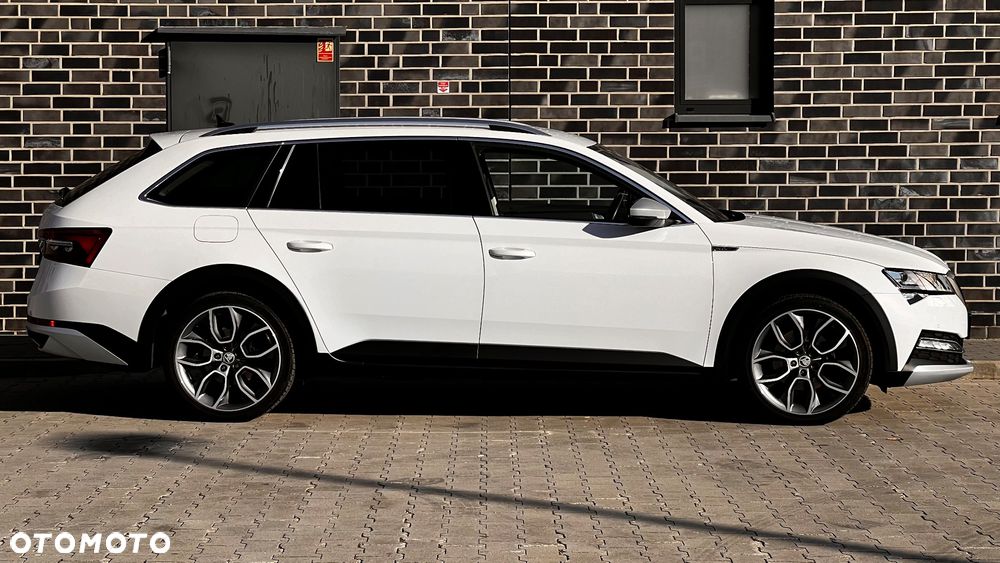 Skoda Superb Combi 2.0 TDI 4x4 DSG Scout - 12