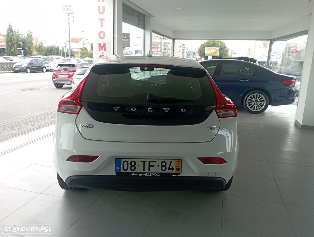 Volvo V40 2.0 D2 Momentum - 4