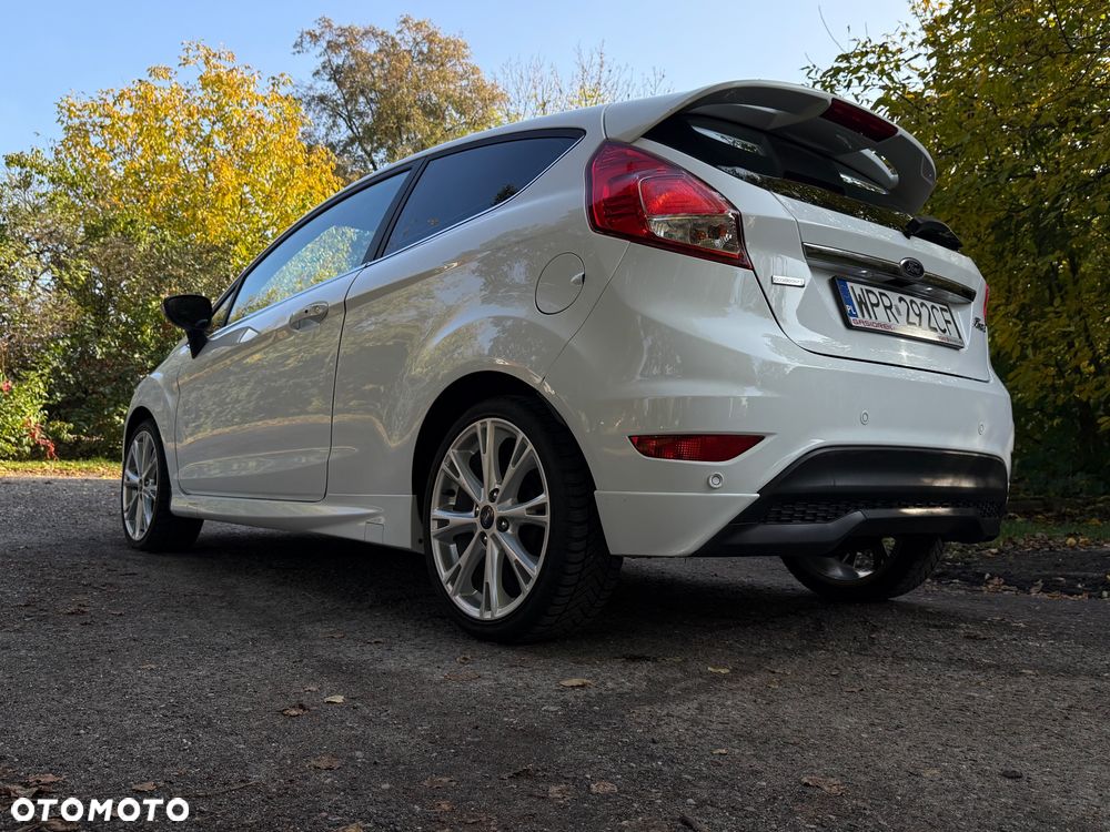 Ford Fiesta 2014 photo 2