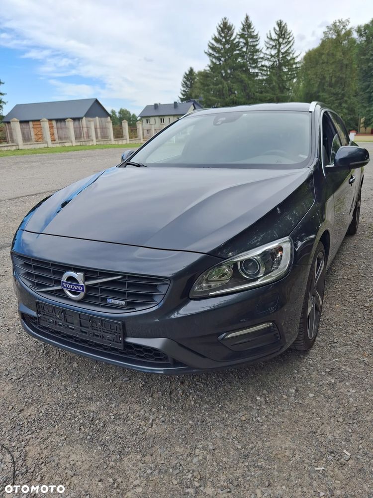 Volvo V60 D2 R-Design - 3