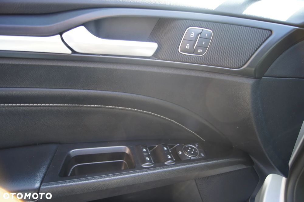 Ford Fusion - 13
