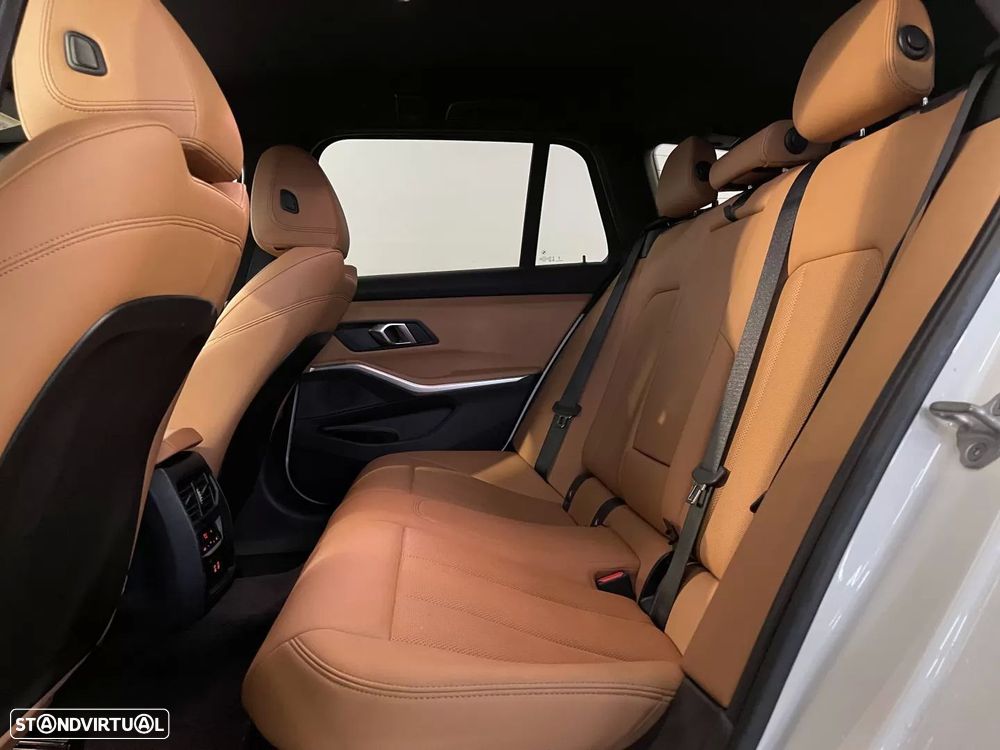 BMW 320 e Pack Desportivo M Auto - 14