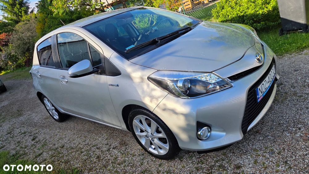 Toyota Yaris Hybrid 100 Selection Platinum - 4