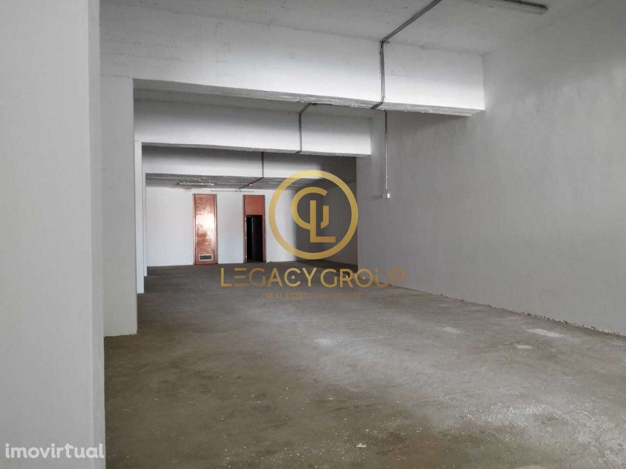 LOJA DE R/C E CAVE EM VENDAS NOVAS - Grande imagem: 2/20