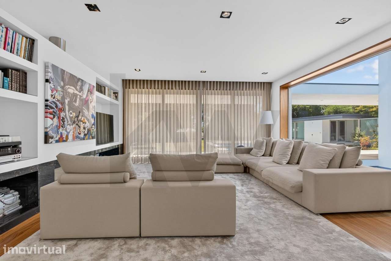 Moradia T5 de Luxo com Piscina e Lote de 2.773 m2 - Grande imagem: 5/56
