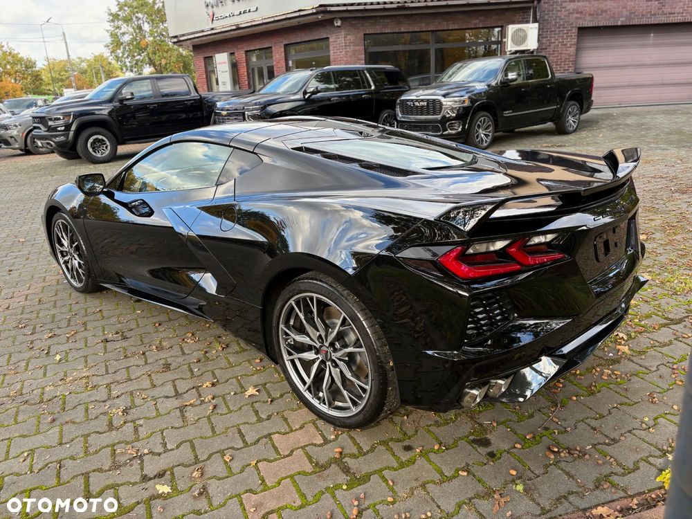 Chevrolet Corvette - 12