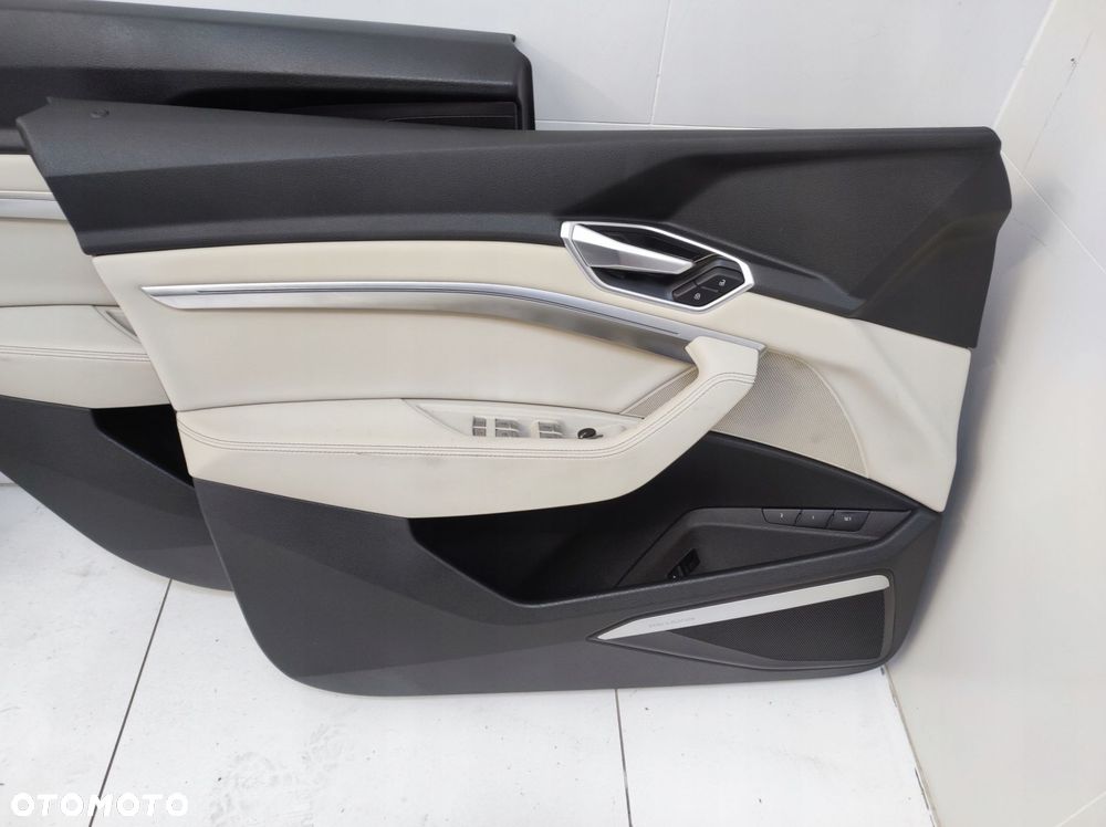 wnętrze fotele kanapa boczki tapicerka tunel środkowy eu audi q8 e-tron - 11