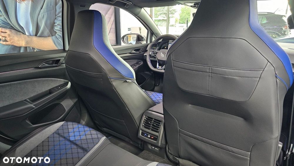 Volkswagen Golf - 23