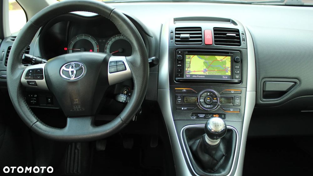 Toyota Auris 1.6 Executive - 7