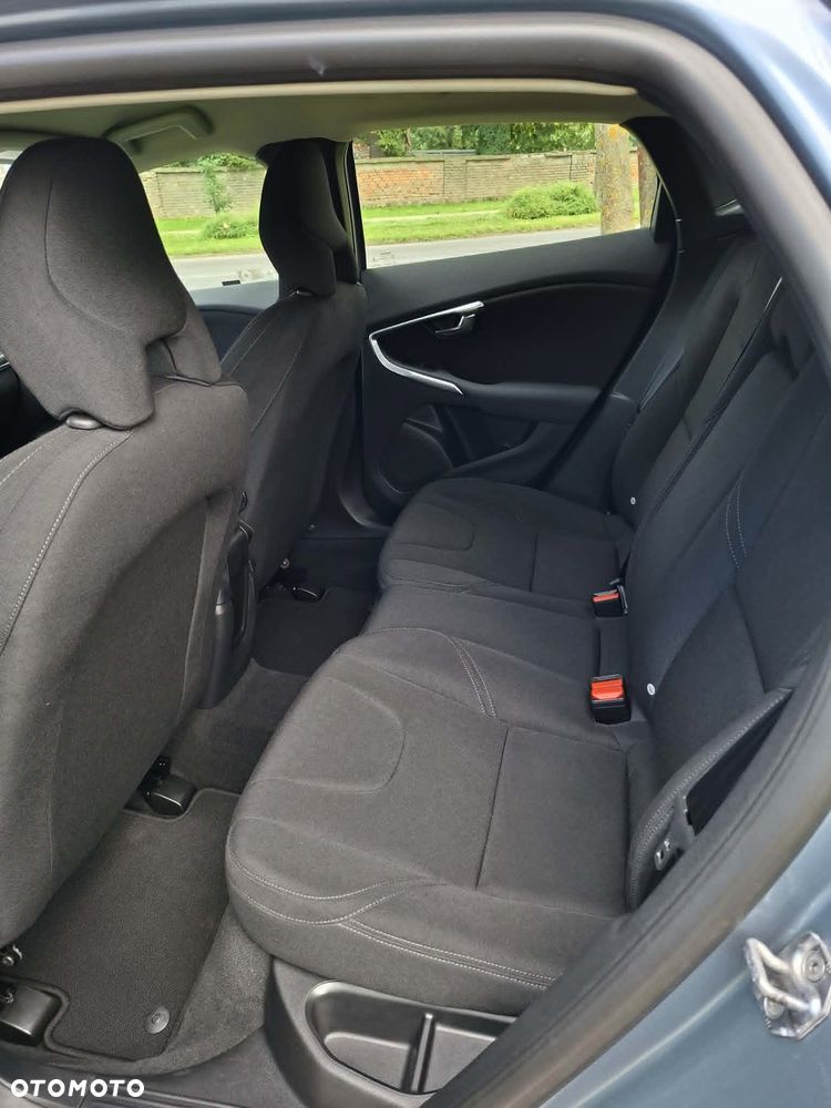 Volvo V40 T2 Momentum - 11