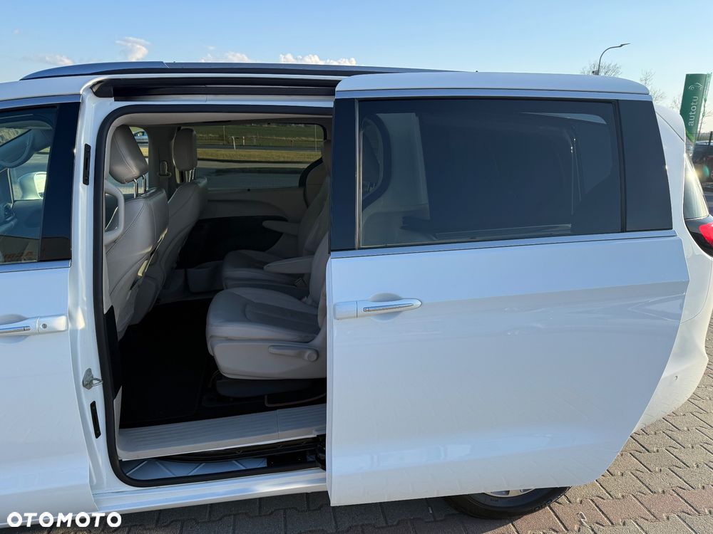 Chrysler Pacifica - 5