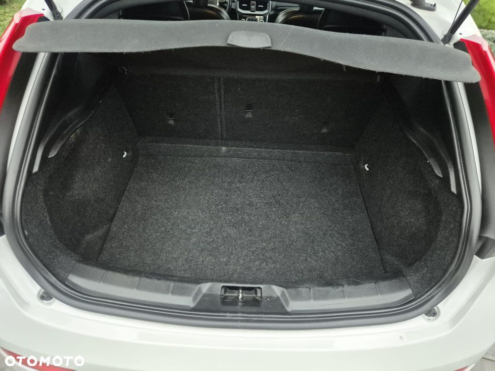 Volvo V40 D2 R Design - 22