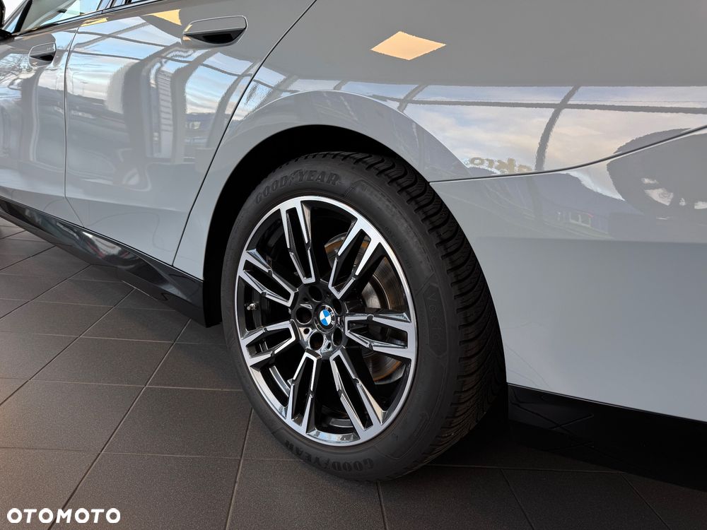 BMW Seria 5 520d xDrive - 10