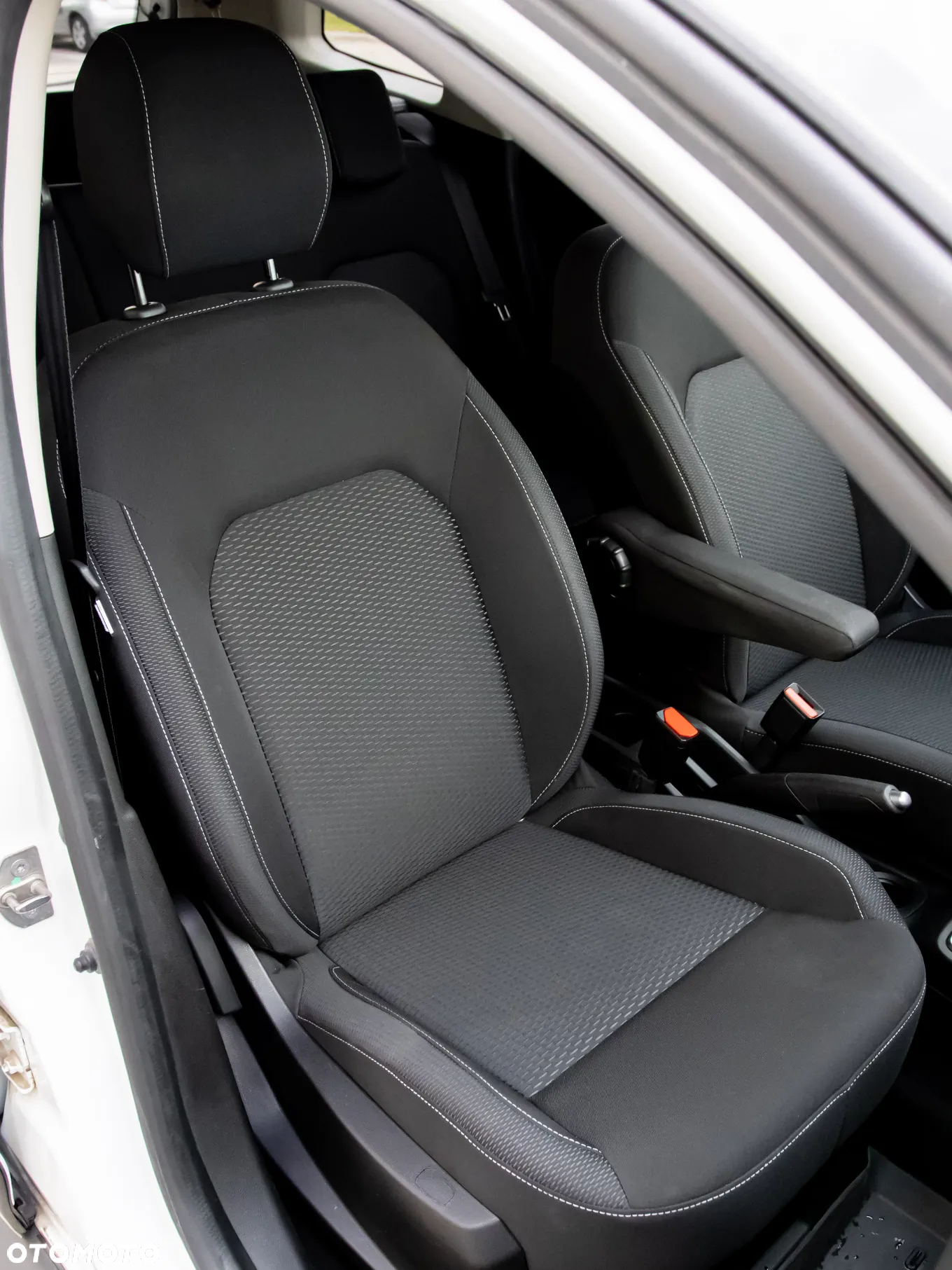 Dacia Duster 1.6 SCe Access S&S - 29