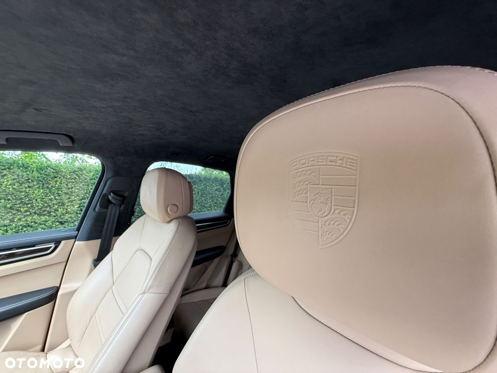 Porsche Cayenne Coupe Turbo S E-Hybrid - 22