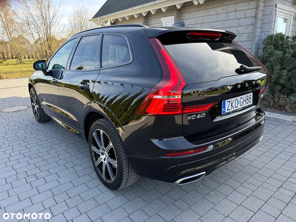 Volvo XC 60 B5 D AWD R-Design - 3