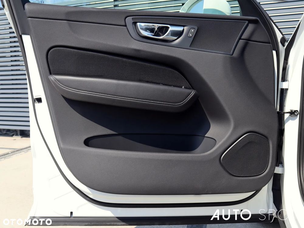 Volvo XC 60 T5 Momentum Pro - 12