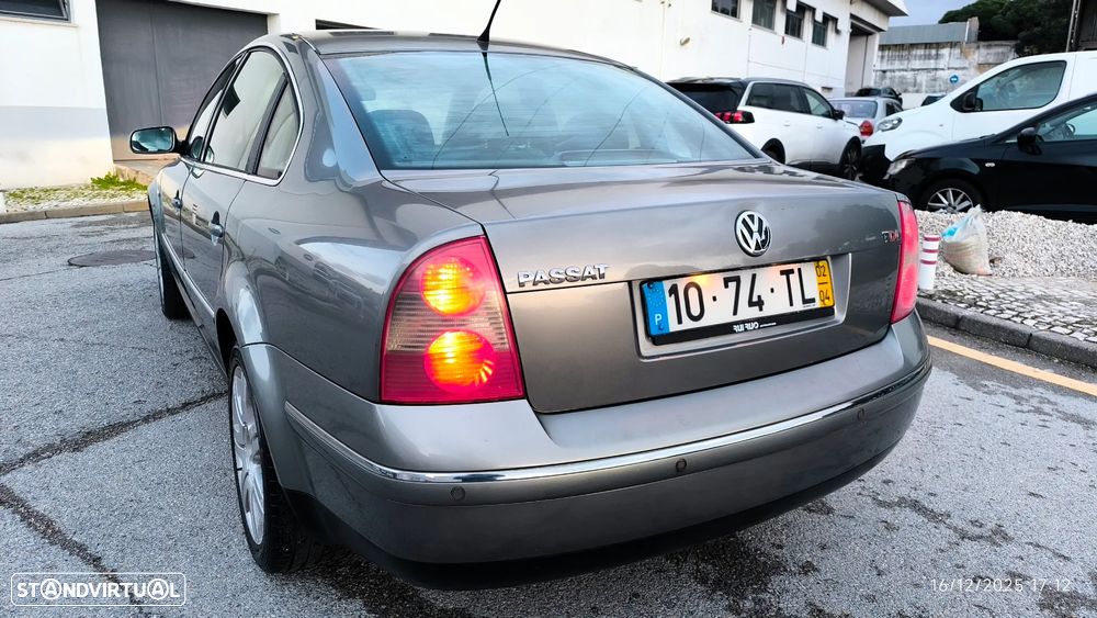 VW Passat 1.9 TDi Highline - 16