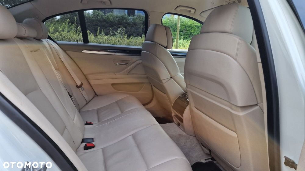 BMW Seria 5 528i xDrive - 8