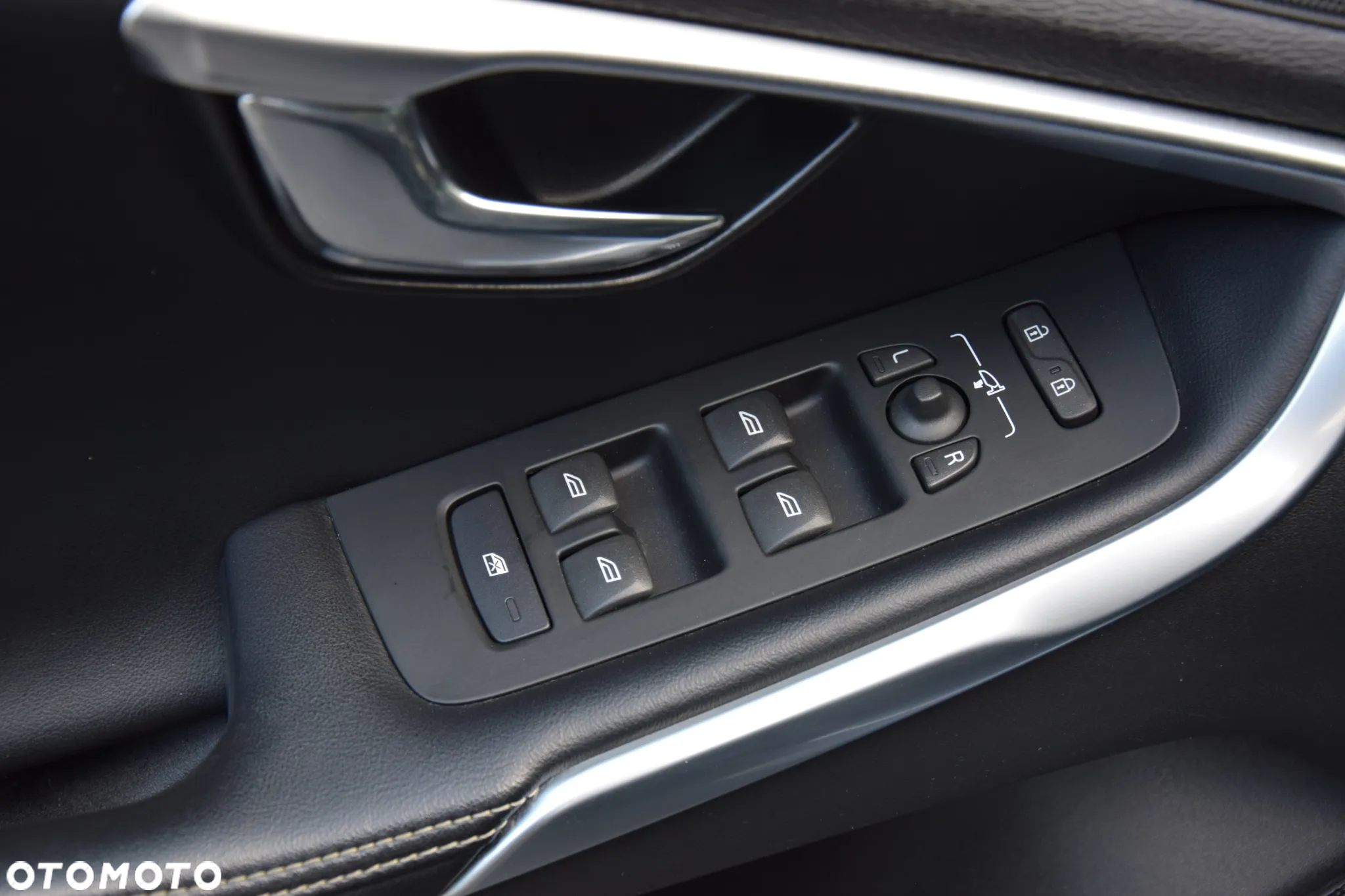 Volvo V40 D2 Drive-E SCR R-Design Momentum - 25