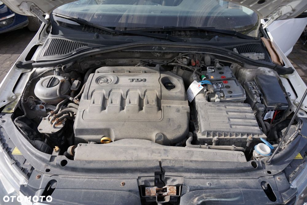 SKODA OCTAVIA III 5E3 LB LIFTBACK 2014 LF9E 1.6 TDI CLHA 105KM MWX BIAŁY na części - 9