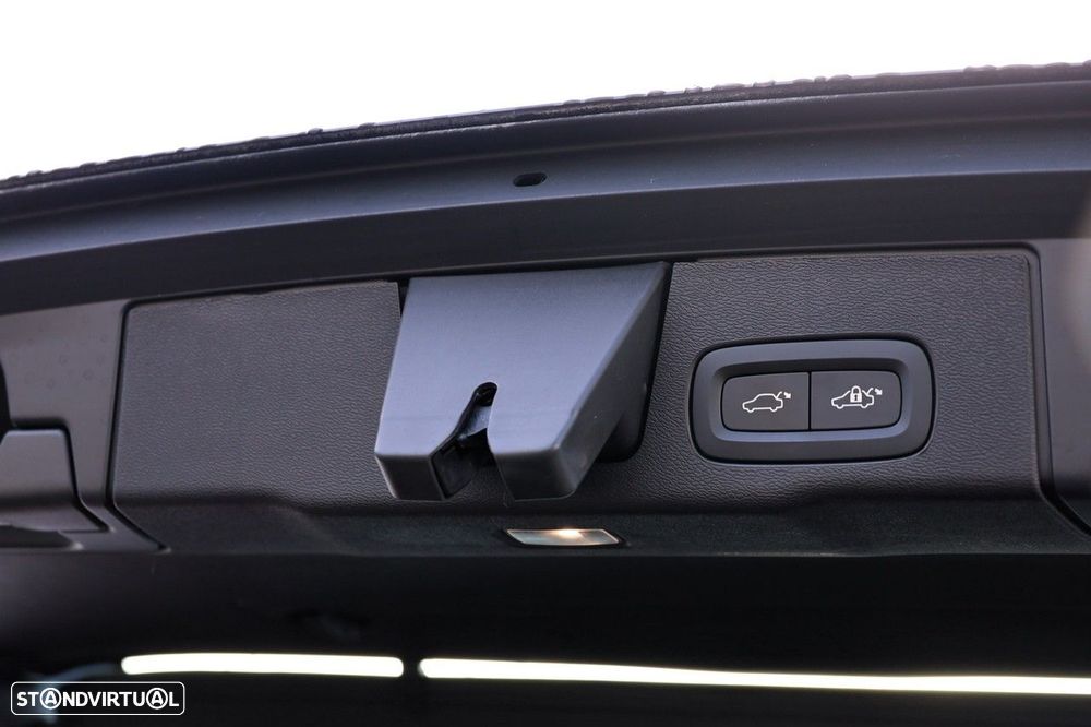 Volvo XC 60 2.0 T6 PHEV Black Edition AWD - 6