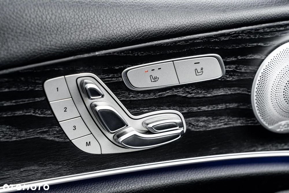 Mercedes-Benz Klasa E 300 9G-TRONIC Exclusive - 37
