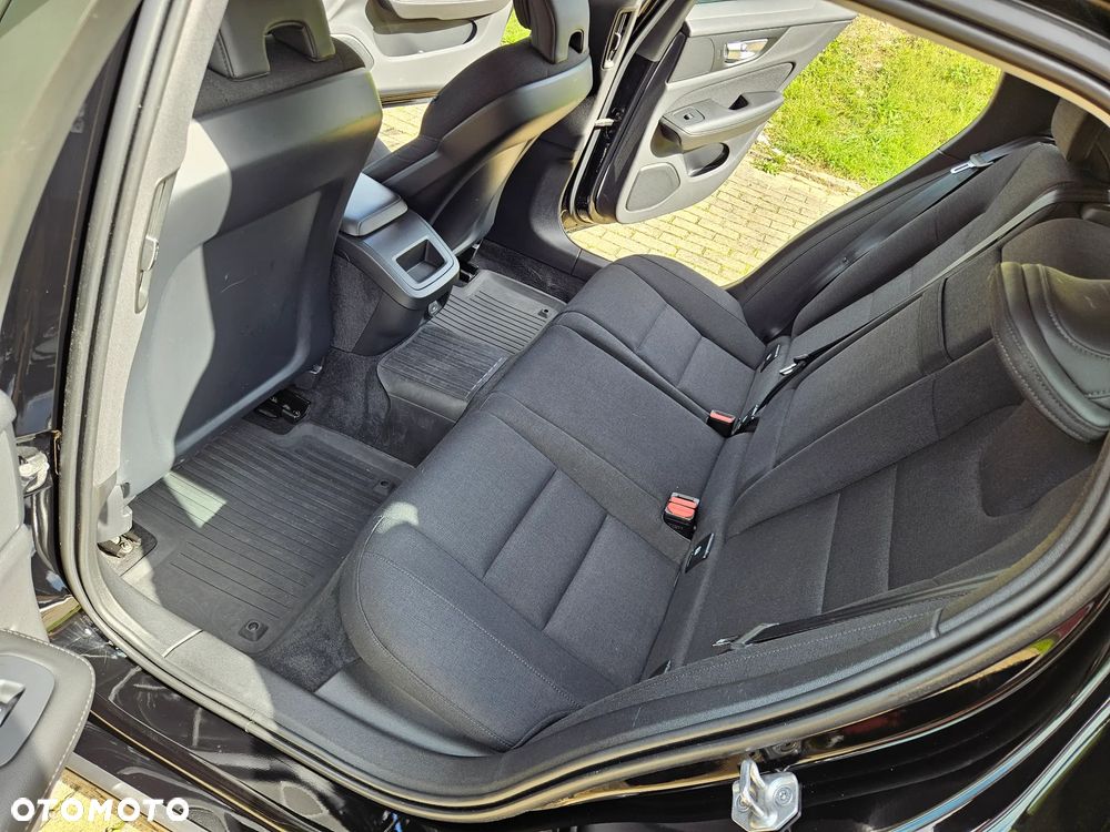 Volvo V60 D4 Momentum Pro - 24