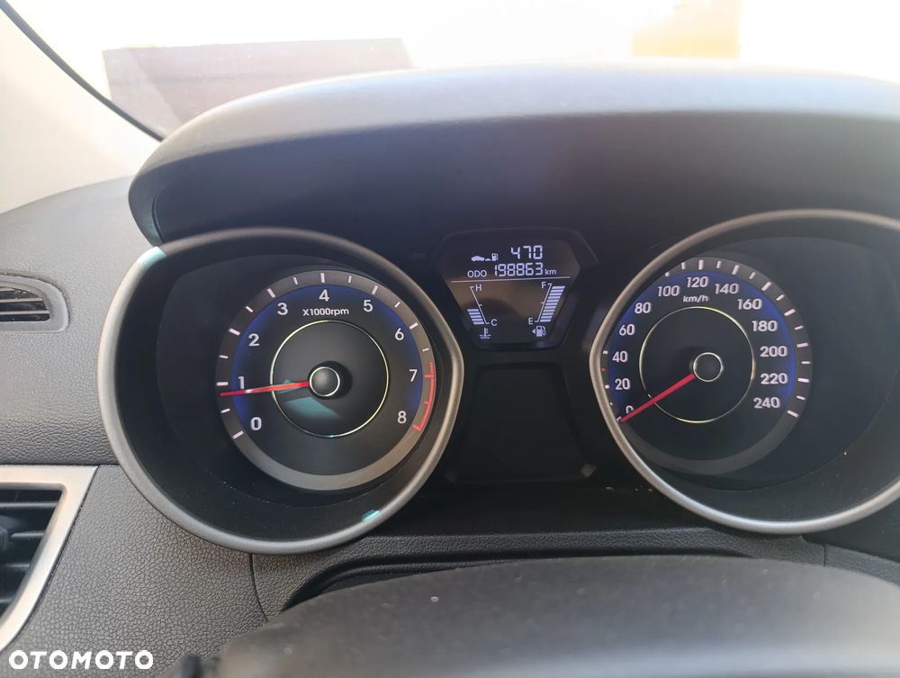 Hyundai Elantra 1.6 Classic + - 10