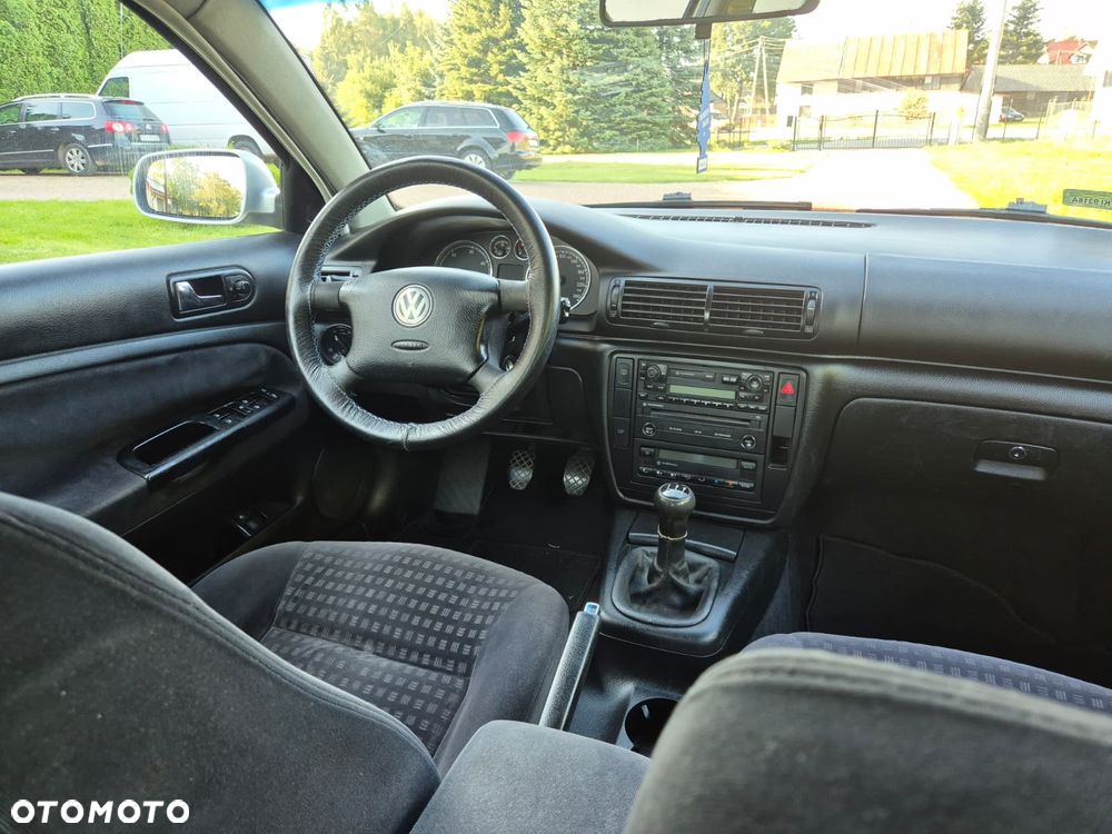 Volkswagen Passat 1.9 TDI Comfortline - 25