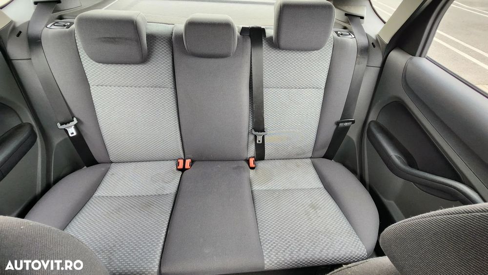 Ford Focus 1.6i Comfort - 15