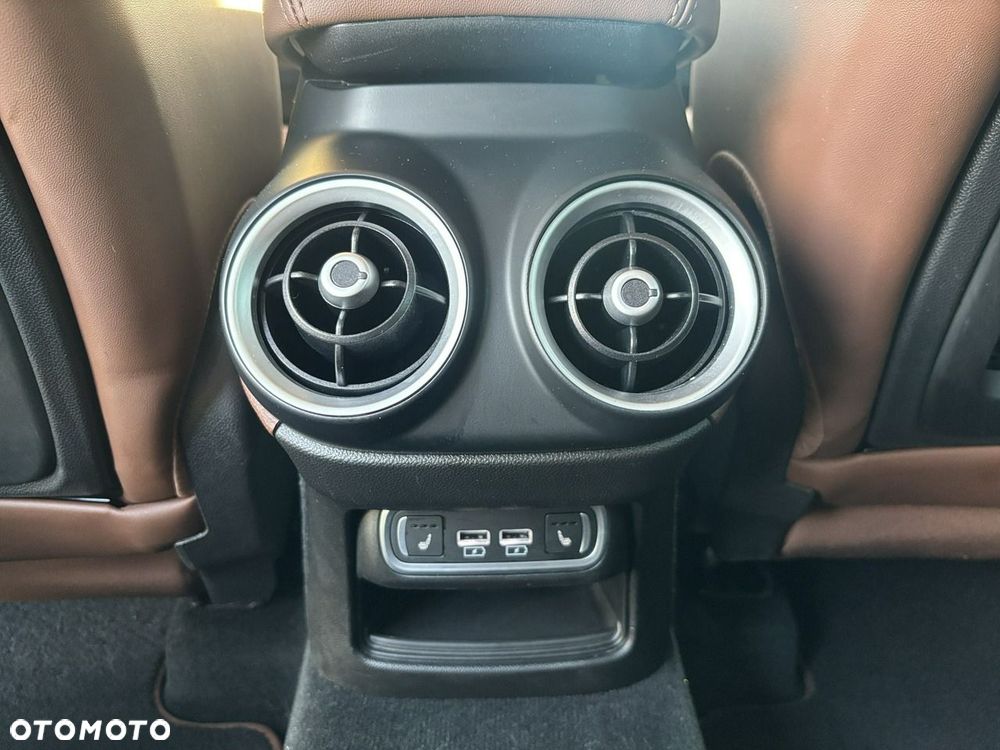 Alfa Romeo Stelvio - 24