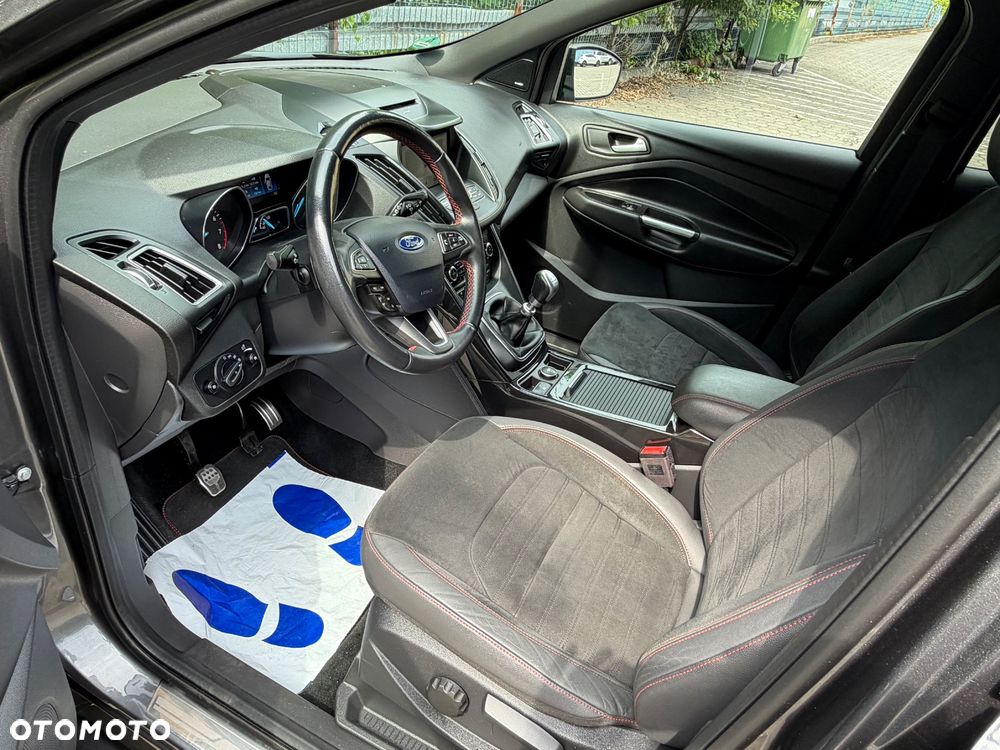 Ford Kuga 1.5 EcoBoost 2x4 ST-Line - 17