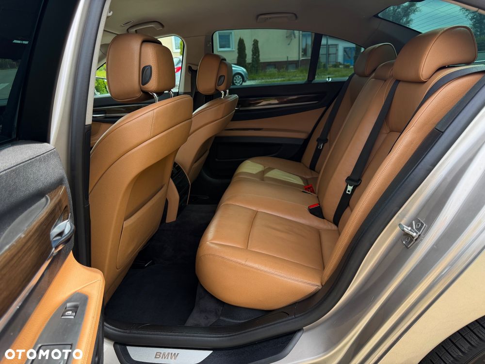 BMW Seria 7 740d xDrive - 22
