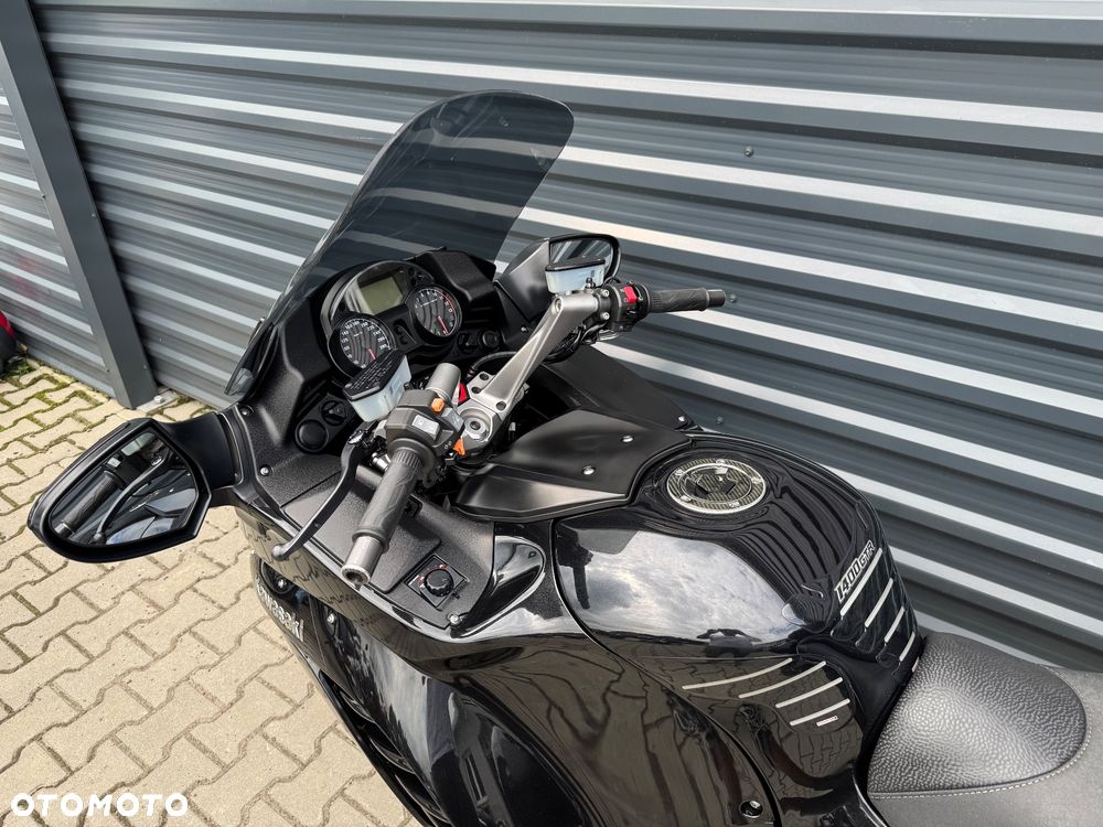 Kawasaki GTR - 9