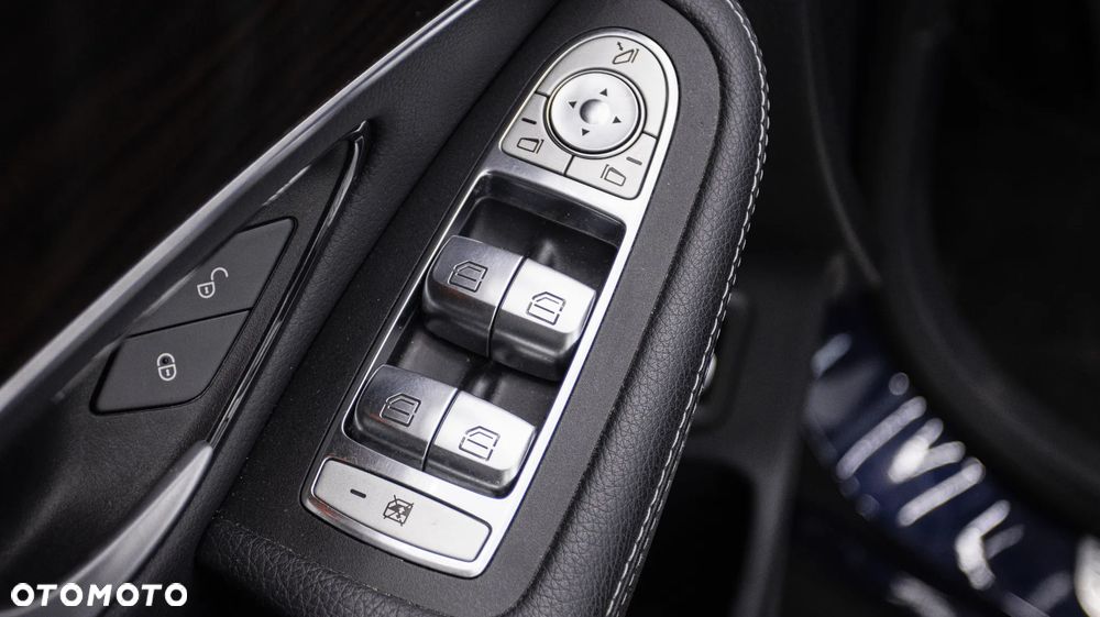 Mercedes-Benz GLC 200 4Matic 9G-TRONIC AMG Line - 32