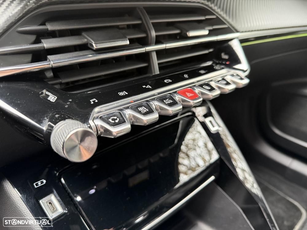 Peugeot e-2008 50 kWh GT - 24
