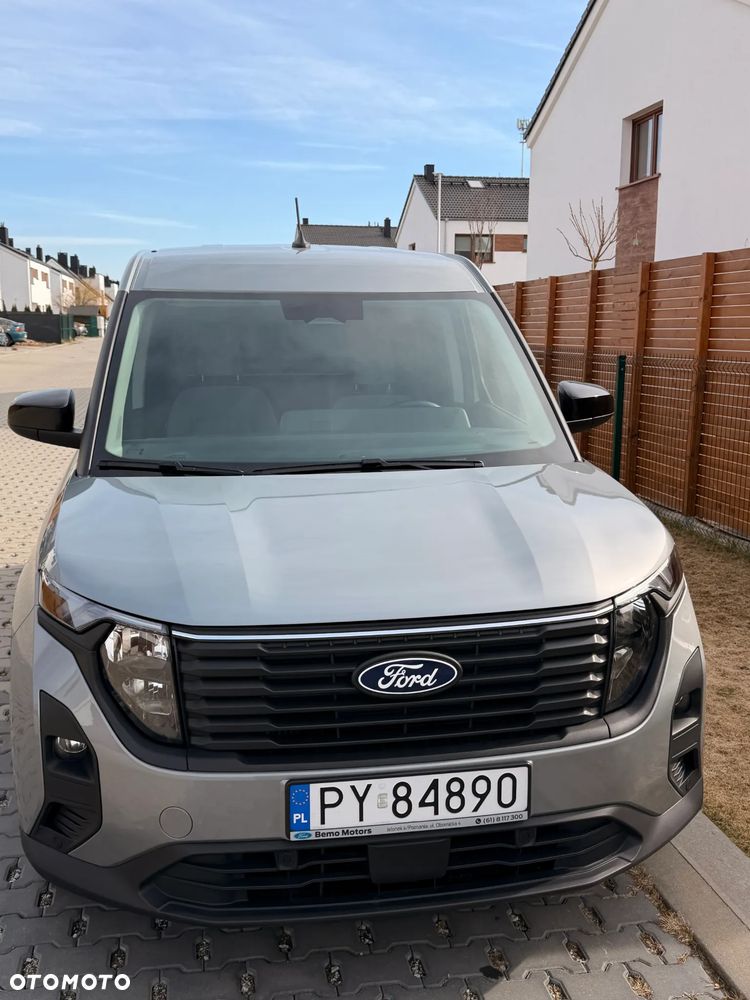Ford Transit Courier - 15