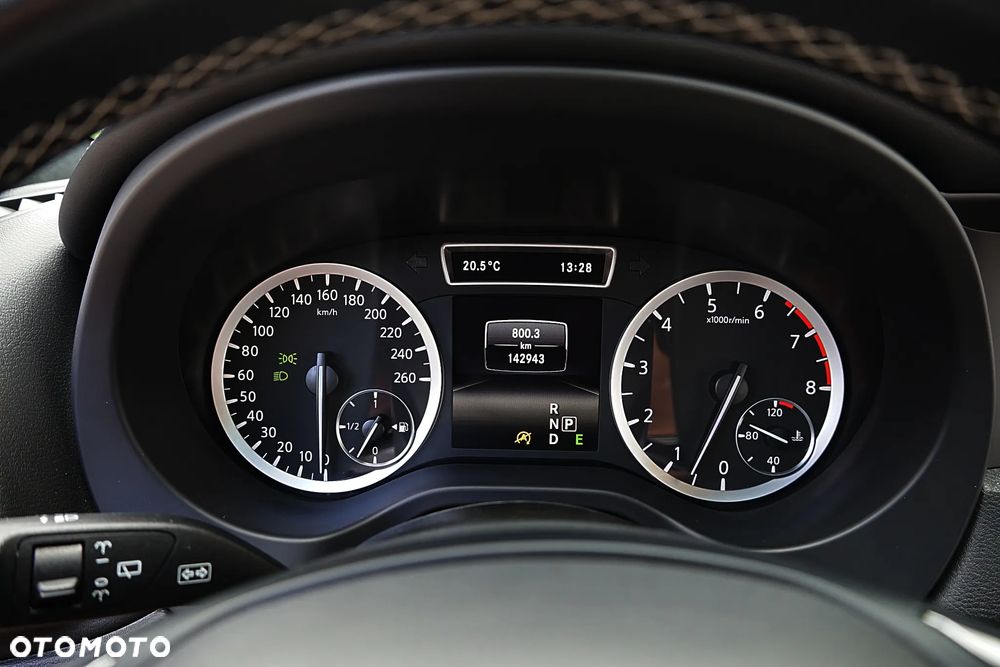 Infiniti Q30 2.0t DCT AWD Sport City Black - 36