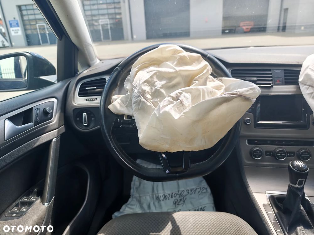 Volkswagen Golf - 18