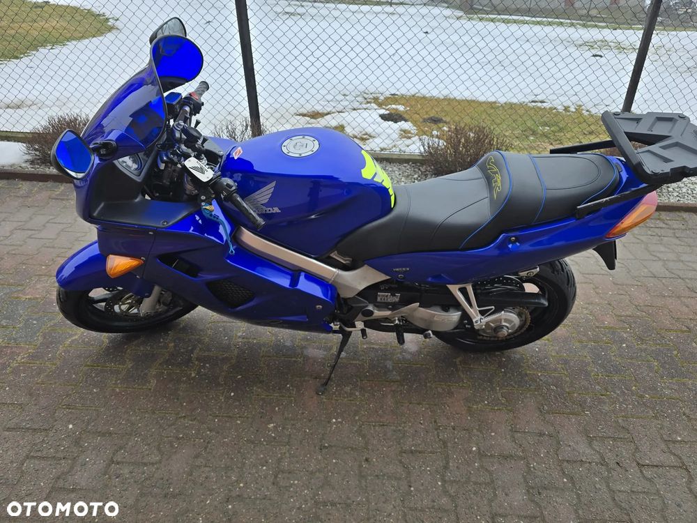 Honda VFR - 4