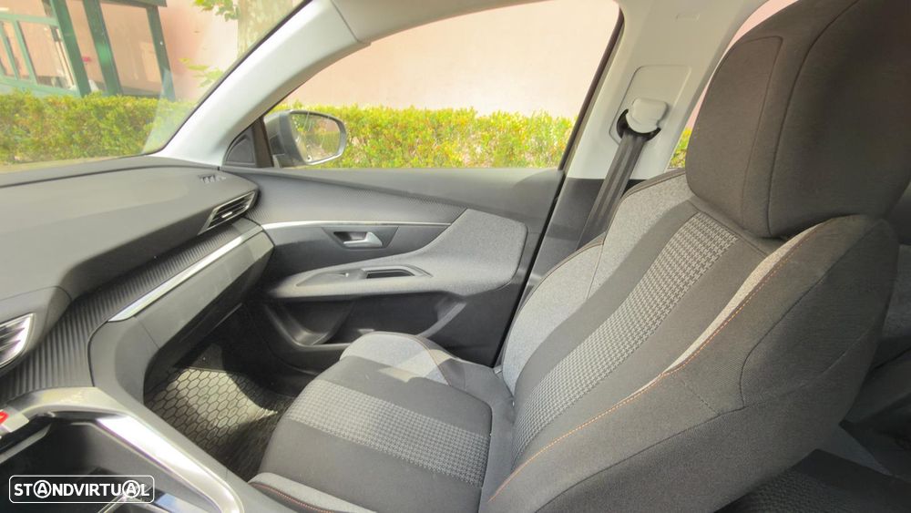 Peugeot 3008 1.5 BlueHDi Allure Pack EAT8 - 8