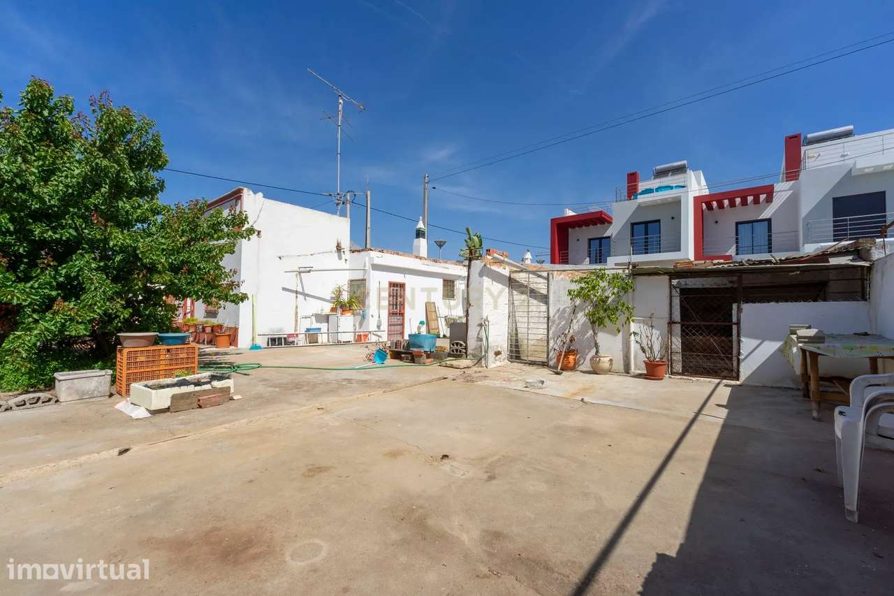 Terreno urbanizavél em Olhão com 564m2 - Grande imagem: 2/23