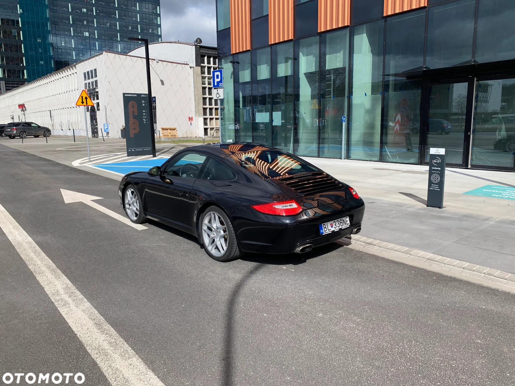 Porsche 911 Carrera - 12