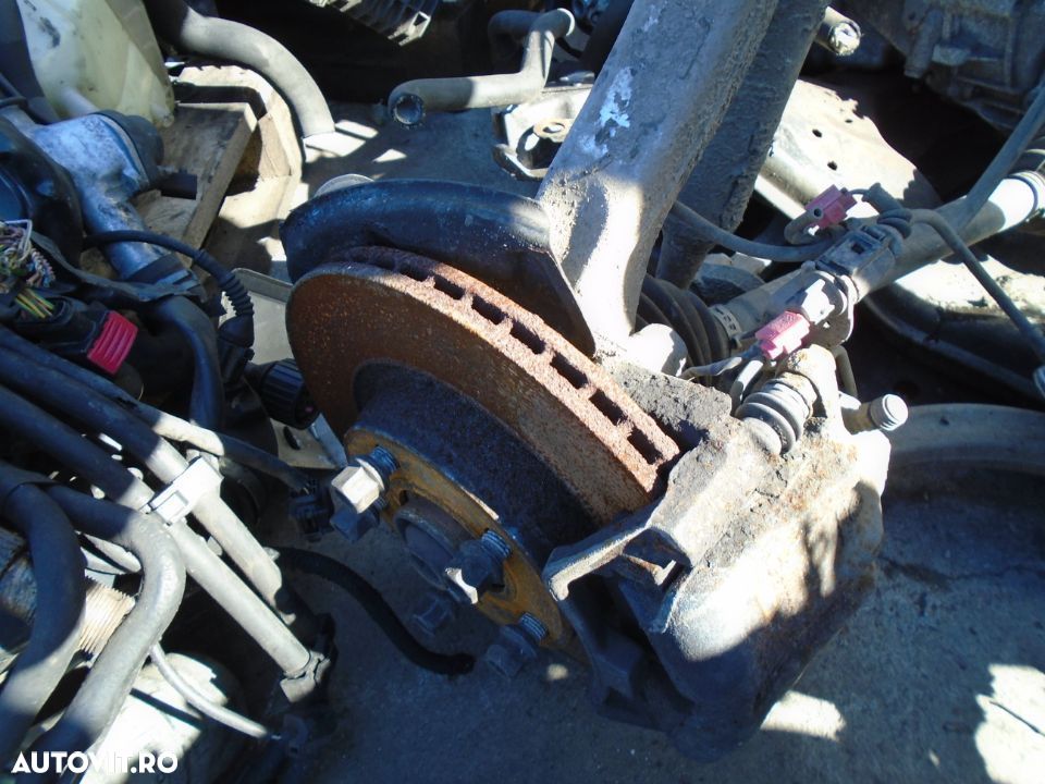 Fuzeta stanga Audi A4 1.9 TDI din 2005 - 1