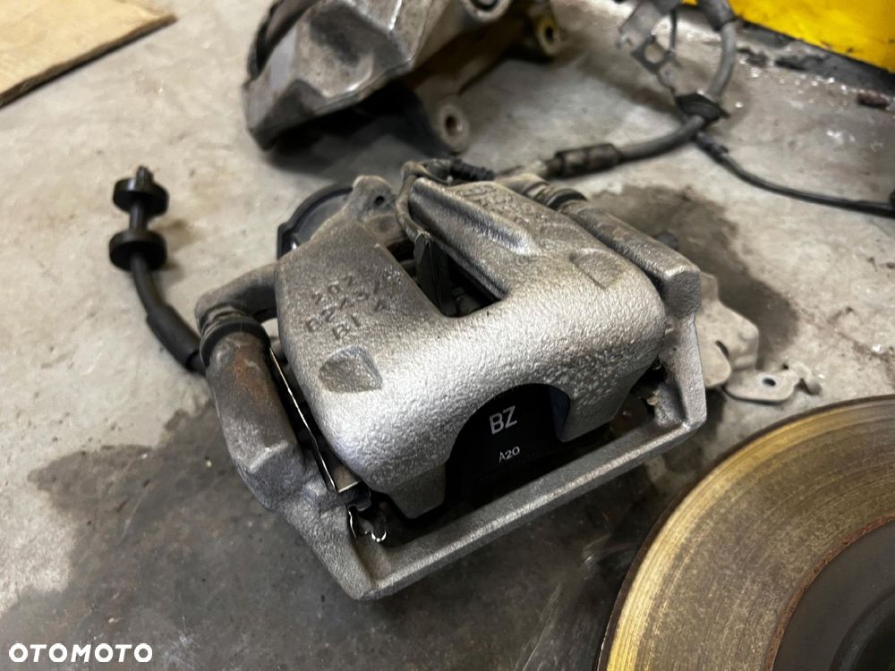 KOMPLET TARCZE ZACISKI KLOCKI HAMULCOWE AUDI A8 D4 - 6