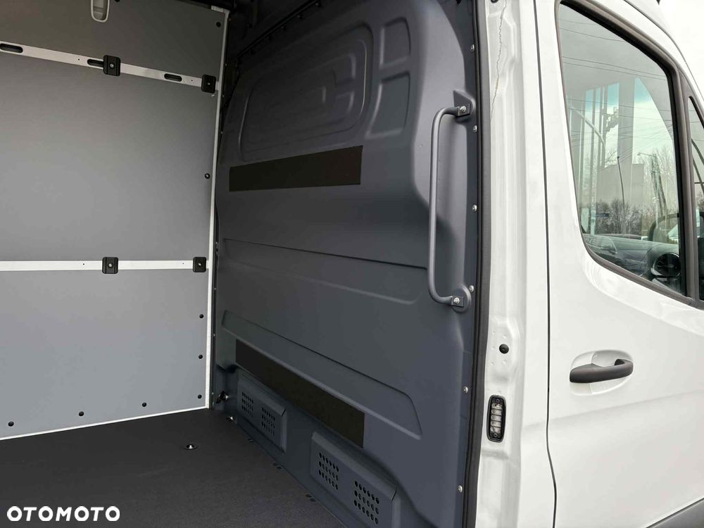 Mercedes-Benz eSprinter - 10