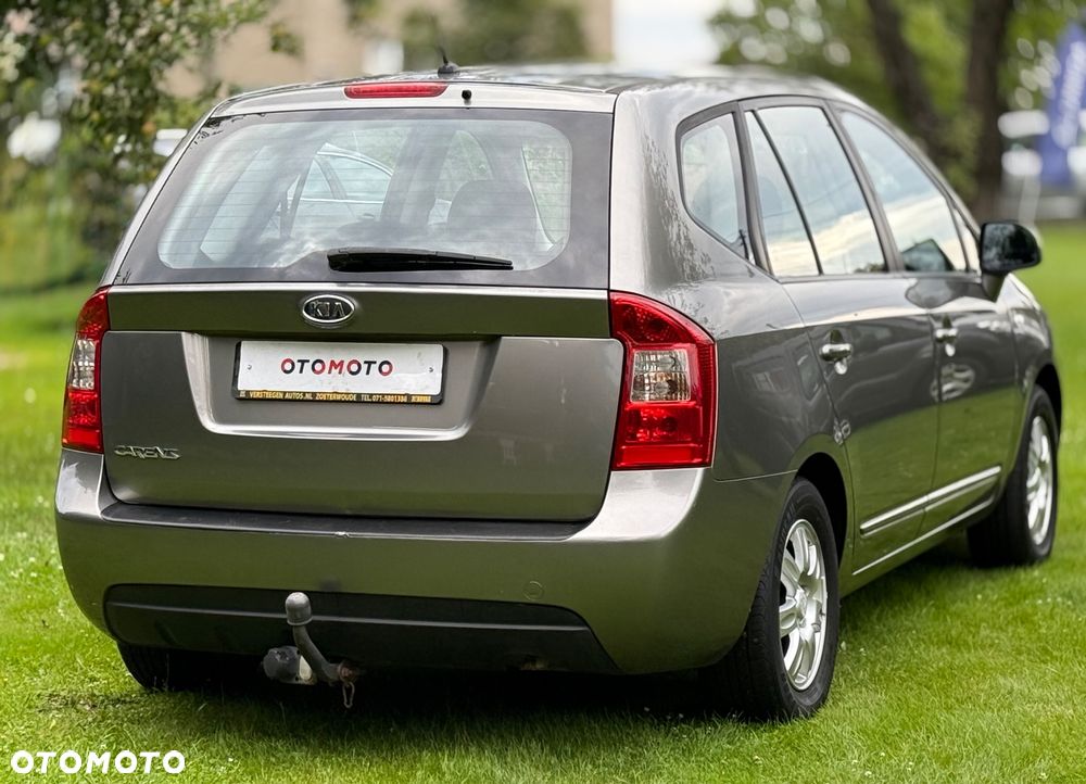 Kia Carens - 11